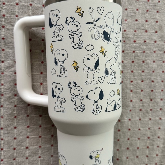 Stanley White Snoopy Tumbler with Handle - Picture 2 of 12